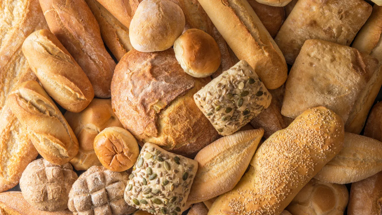 Диетолог: нельзя полностью исключать хлеб из рациона