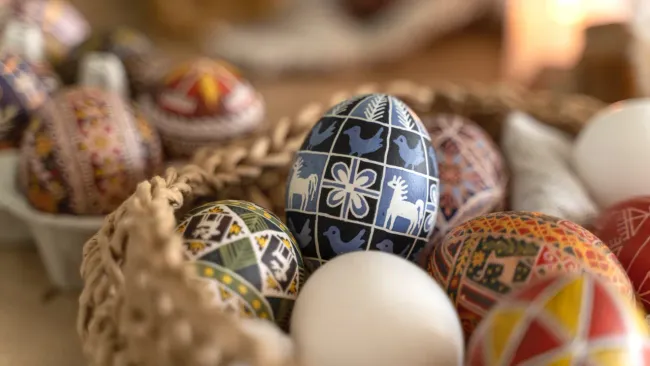 Почему на Пасху красят яйца
